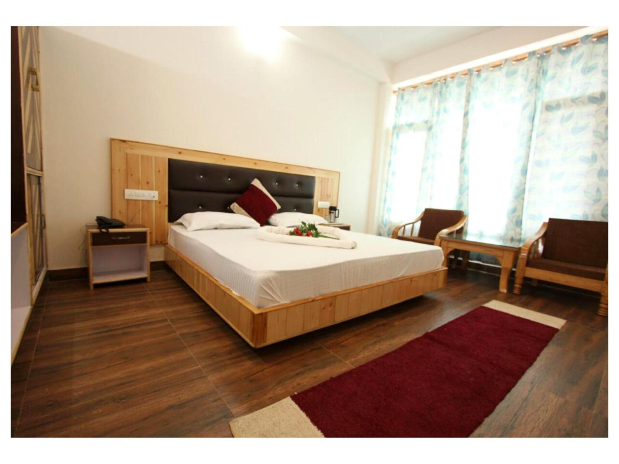 Saras Hotel *